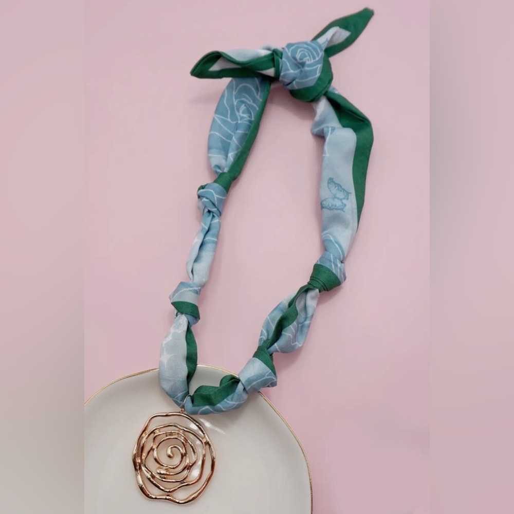 NWT Boutique Scarf Print Necklace